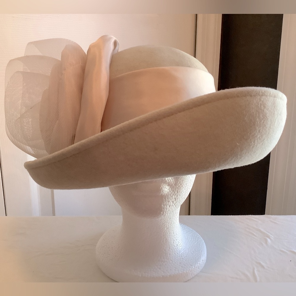 Sylvia Hat in Cream/ Beige color
